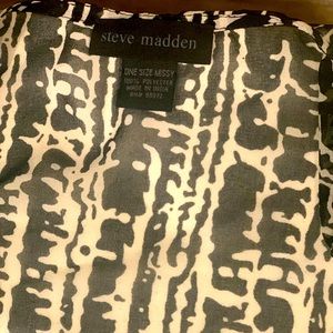 Steve Madden sleeveless kimono